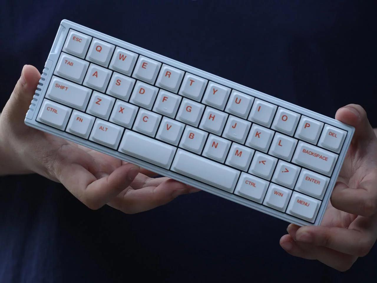 Chosfox Announces Compact Wireless Mechanical Keyboard Init40 with Unconventional 40% Layout