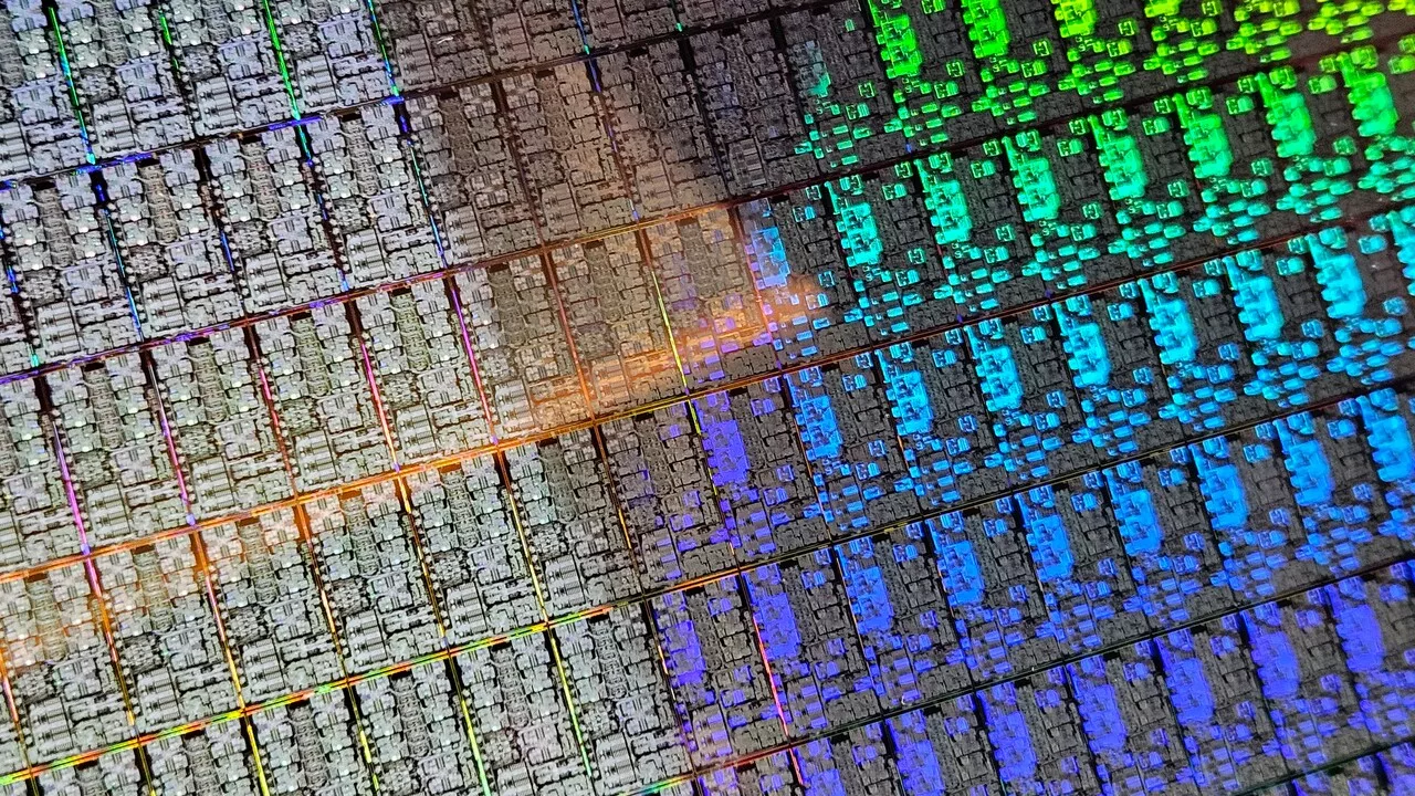 Intel Brings Back Four-Digit Naming: Intel Core Ultra 9 4950K Announced