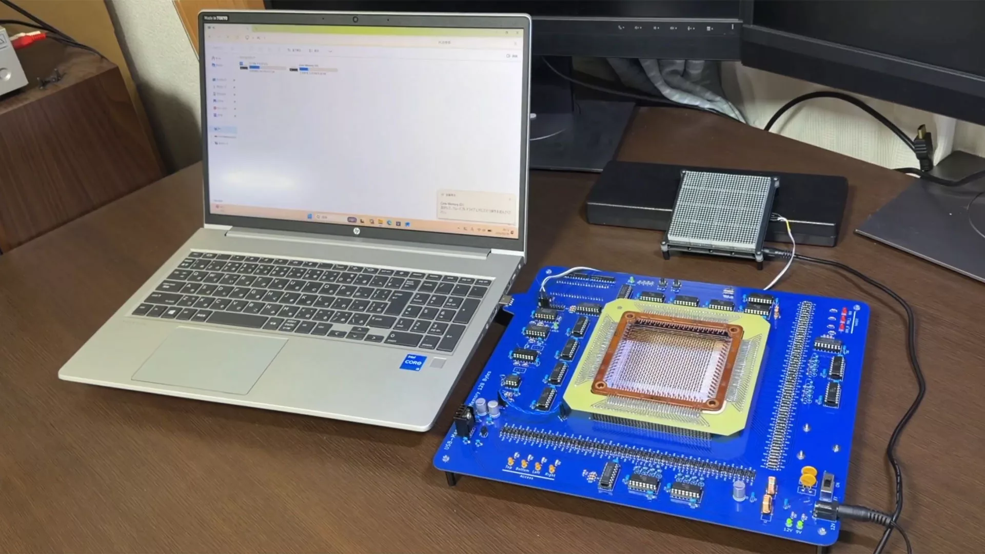 Homebrew magnetic core memory USB drive transfers files via sneakernet