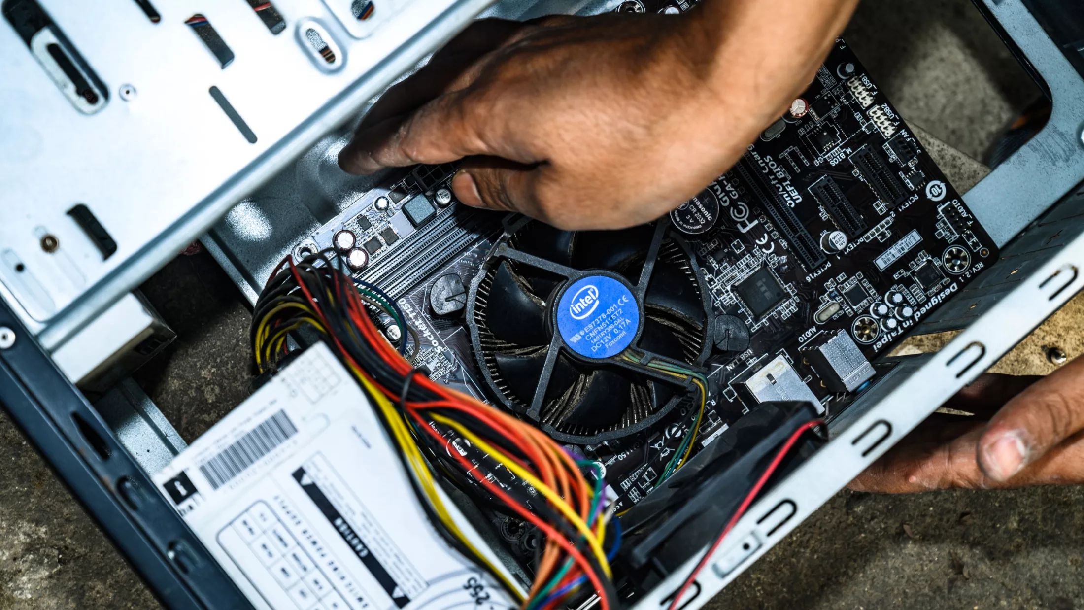 US Customs supervisor busted for stealing Core i7 CPUs, RAM, and hard drives from Homeland Security PCs