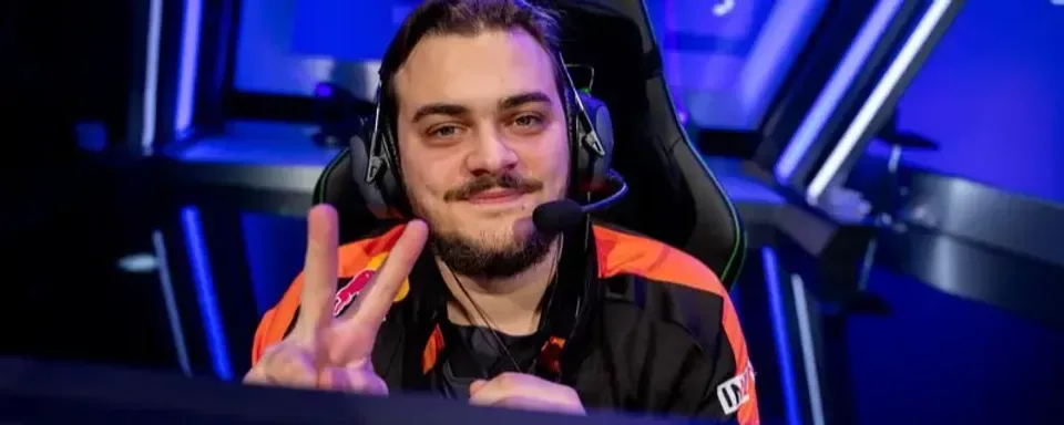 Rumor: Fnatic may part ways with Veqaj, Desmo to stay