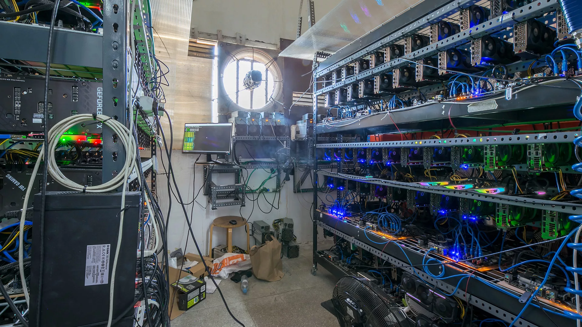 Mexican Cartel Crypto Farm Seized: 300 GPUs and Satellite Links Found in Mountain Raid