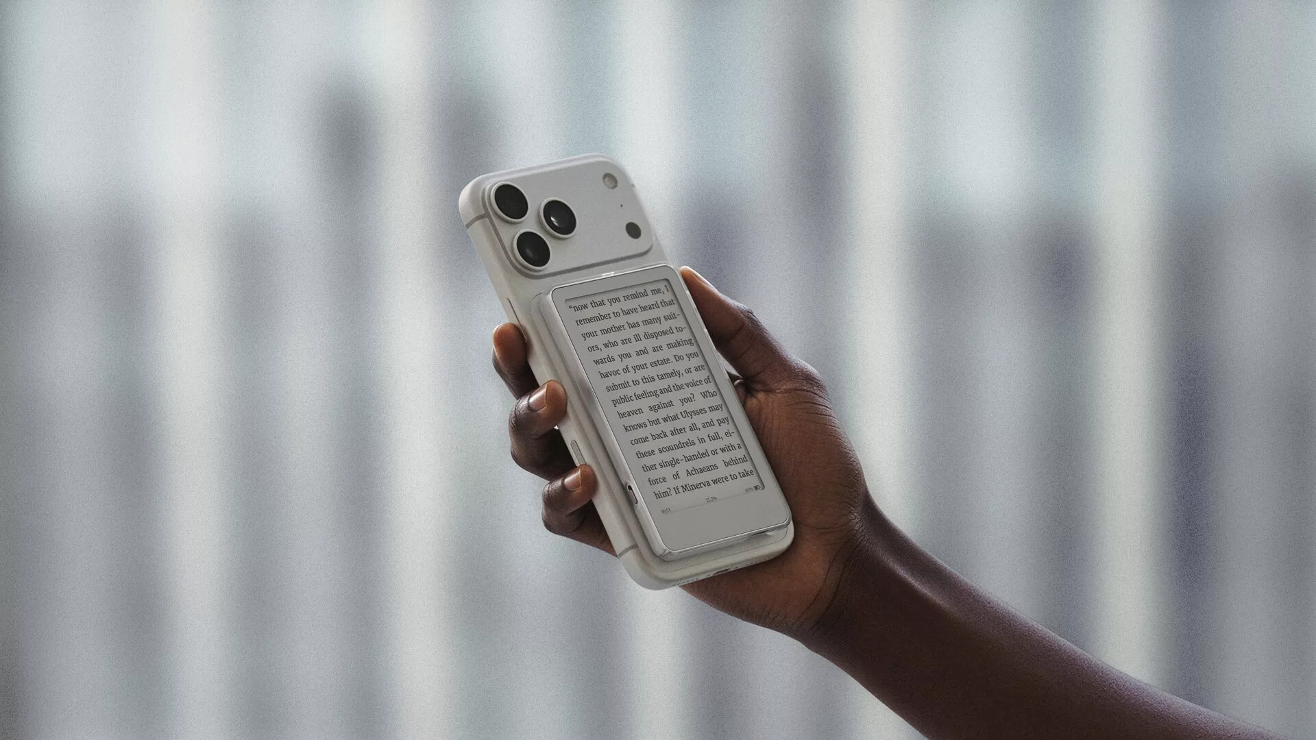 Boox Picco: A Mini E-Reader Designed to Attach to Your Smartphone