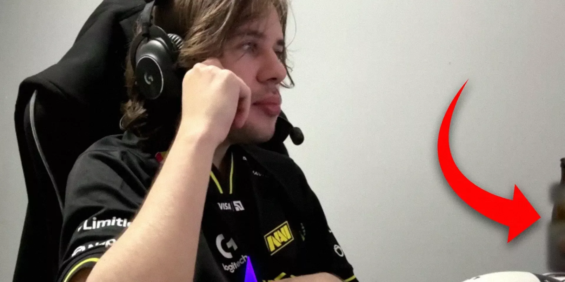 Beer Bottle Spotted During NAVI Match at BLAST Slam VIII