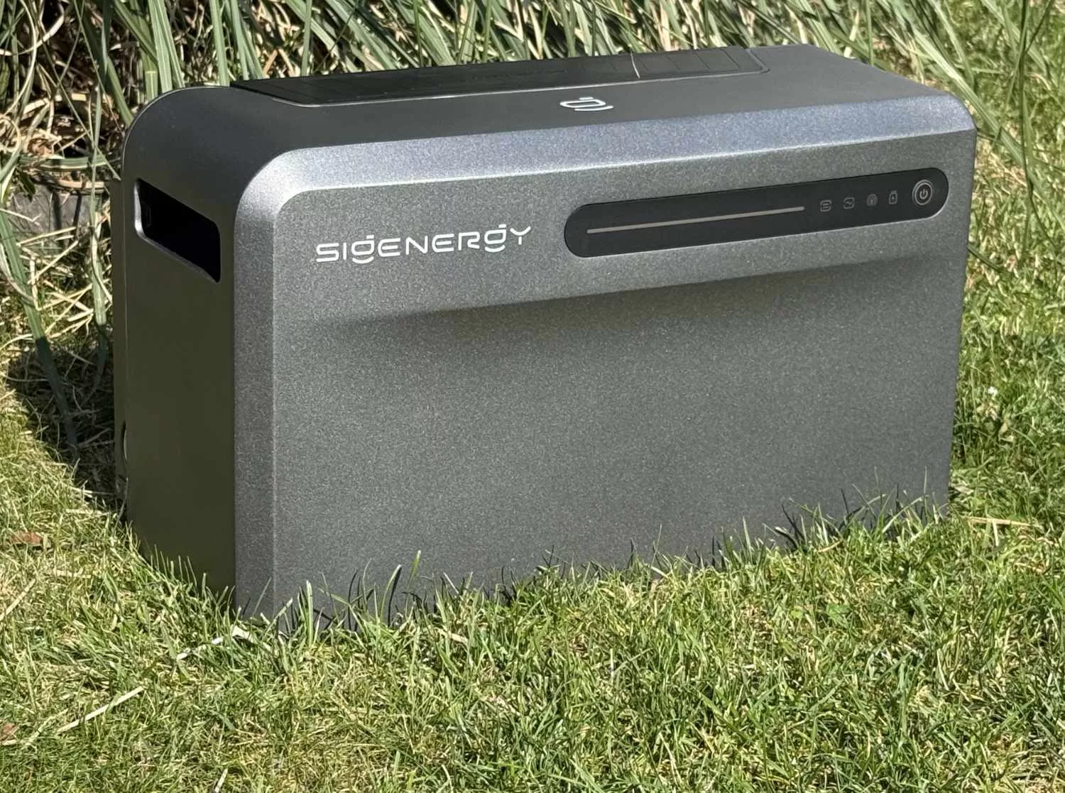 SigenMate 2700 Ultra: A versatile balcony solar storage with AI assistance
