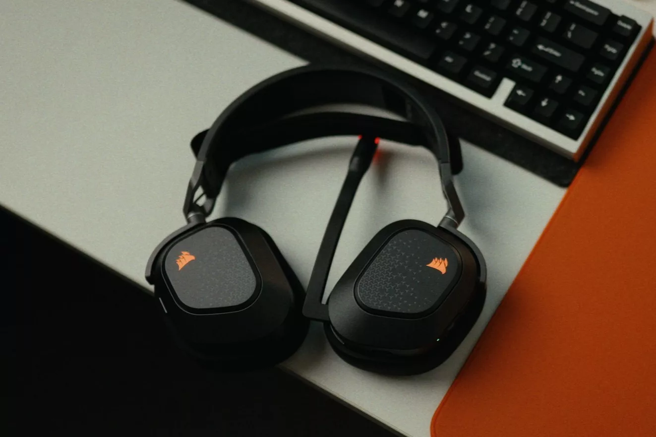 Corsair-HS80V2-MAX-VOXARA-MIC_00_01_3704