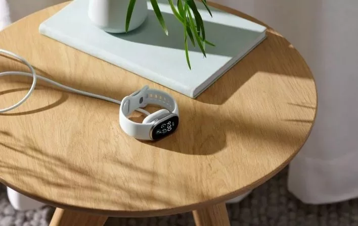 Google Unveils Fitbit Edge With iPhone Support And Replaceable 7-Day Battery