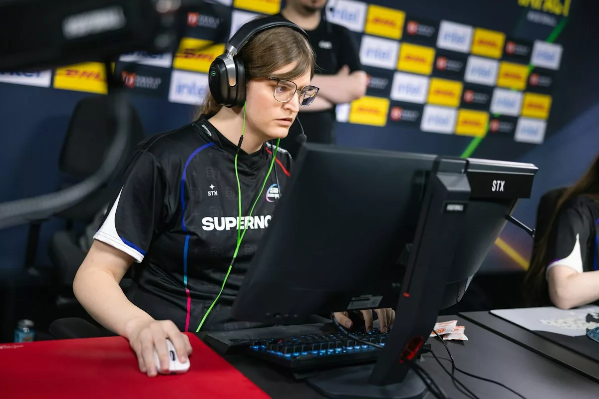 FlyQuest RED sign Stx as new IGL
