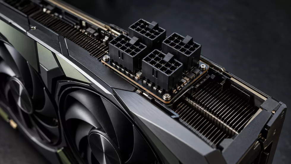 RTX 5090 with four 8-Pin-Steckern: Modder distributes 600W across classic PCIe ports