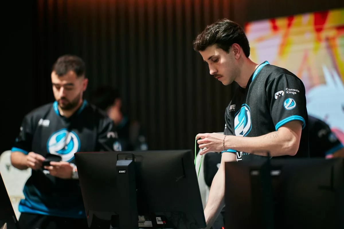 Luminosity out of DraculaN Season 7