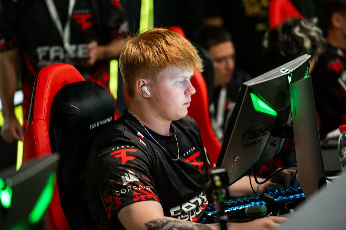 FaZe survive at DraculaN S7 with wins over ENVY and HEROIC