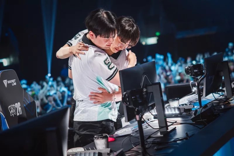 Dplus KIA defeat T1 to move to 2-0 group at Worlds 2026