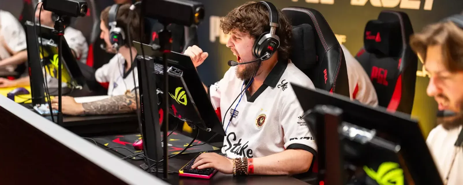 Aurora, MOUZ, and Vitality Advance to PGL Masters Bucharest 2026 Playoffs